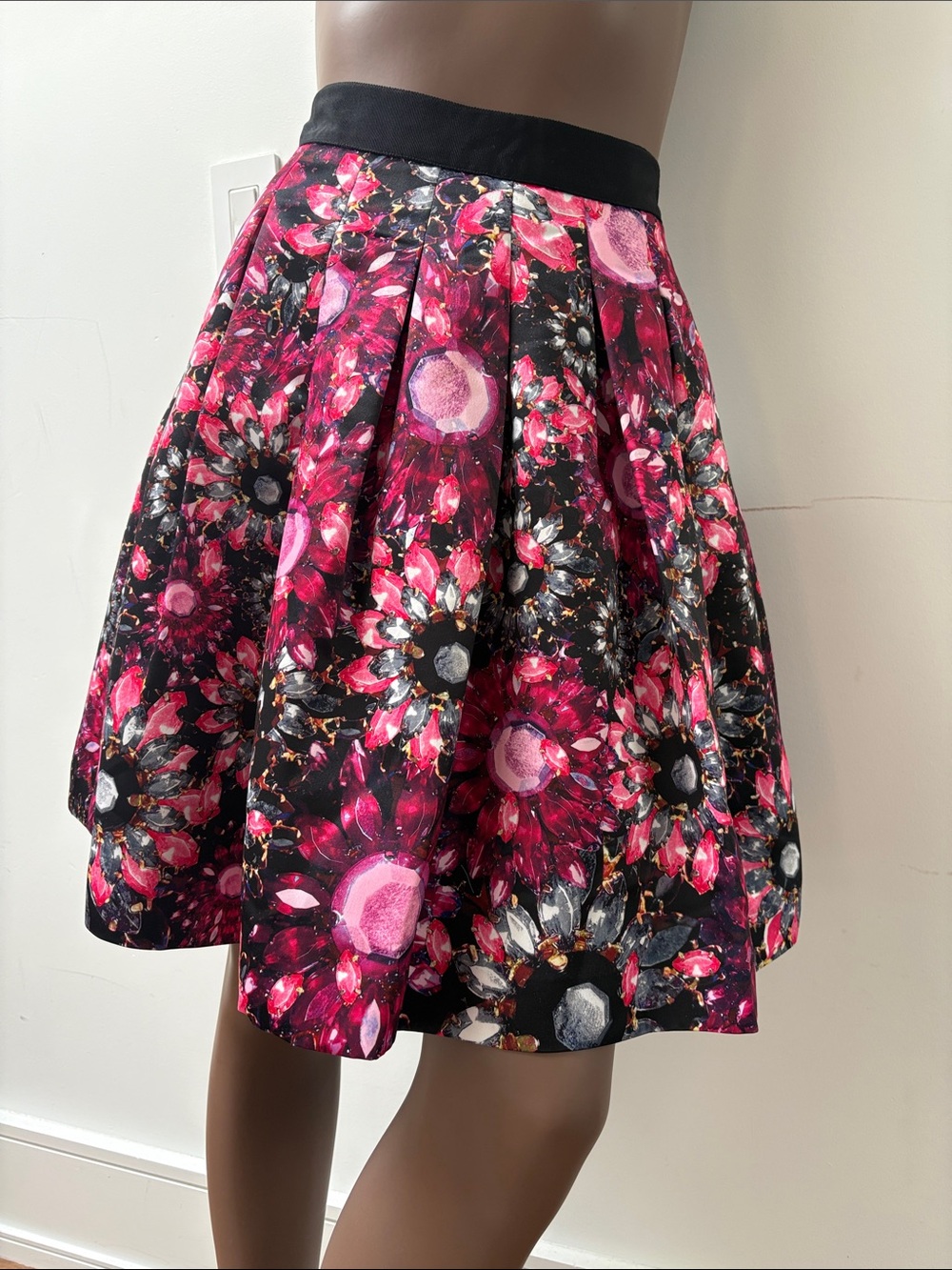Ted Baker floral mini A line skater skirt all over print pleated pink black 0 2